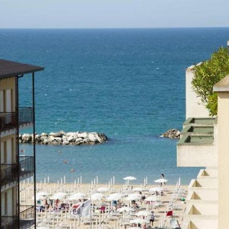 Hotel Nautilus Cattolica Kültér fotó