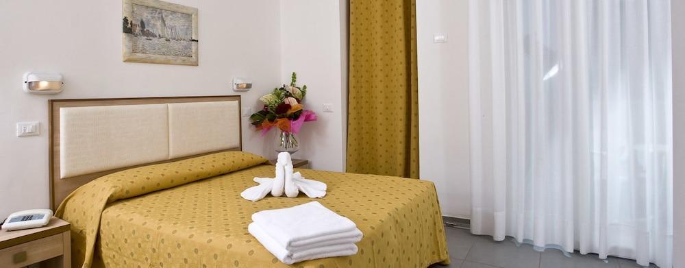 Hotel Nautilus Cattolica Kültér fotó