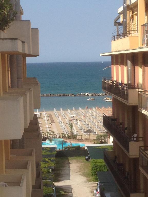 Hotel Nautilus Cattolica Kültér fotó