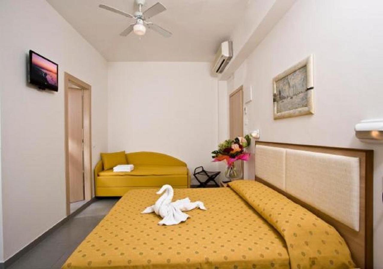 Hotel Nautilus Cattolica Szoba fotó