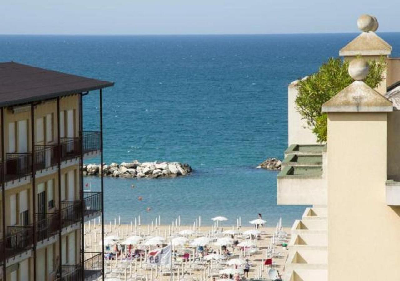 Hotel Nautilus Cattolica Kültér fotó